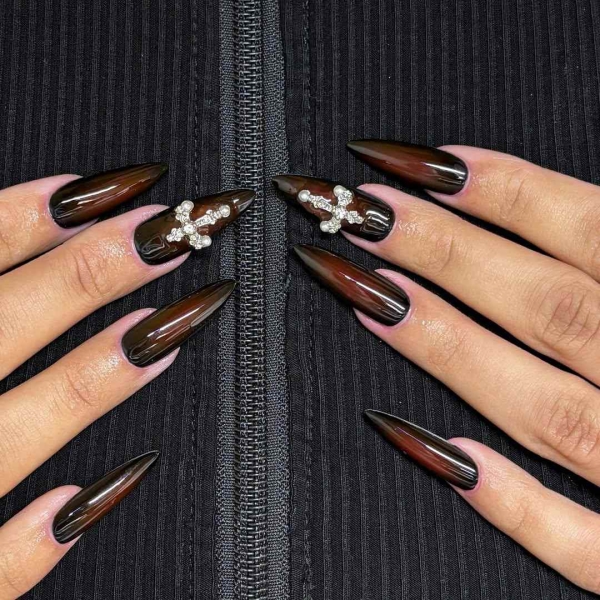 Explore 15 ways to try out the mocha manicure trend. Whether your nails clean and simple or over-the-top ornate, we've got the best look for you.