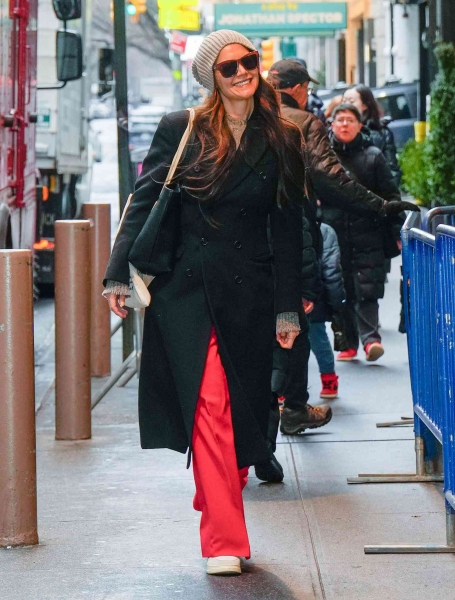 Katie Holmes' latest look used the classic styling trick of adding a few purposeful pops of red to an all-black look.