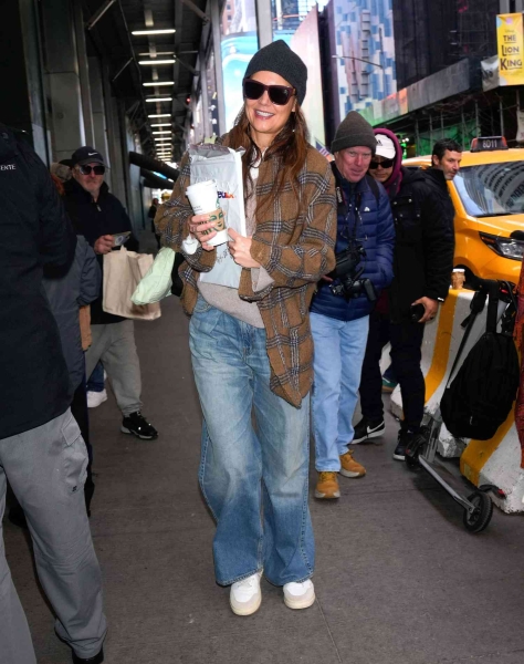 Katie Holmes wore an oversize plaid flannel jacket with baggy jeans on Jaunary 12, 2025. See her outfit here.