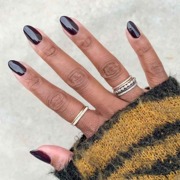 New month, new must-wear nail colors. Here, two manicurists reveal the top 10 January nail colors for 2025.