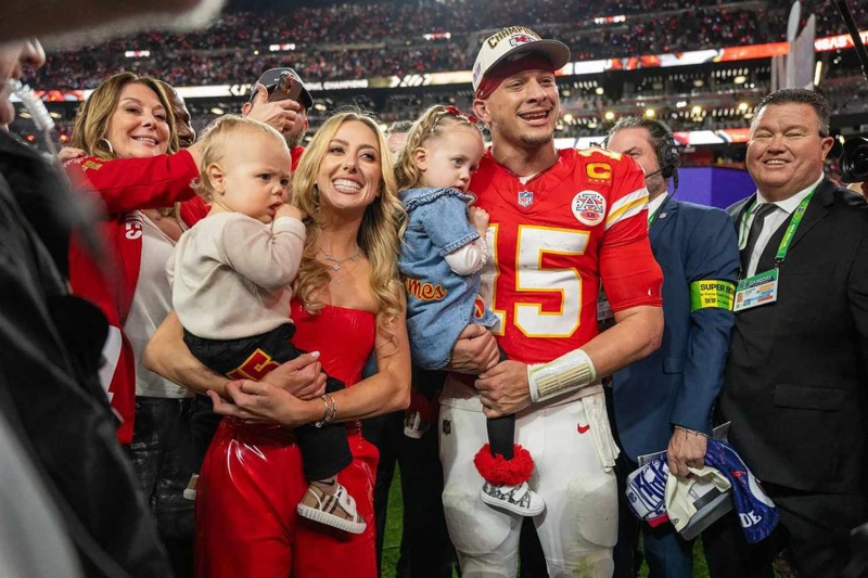 Brittany Mahomes served up some loud luxury style at the 2025 Super Bowl, stepping out at the February 9 game in a $73,000 diamond necklace paired with a white corset top and custom airbrushed cargo pants. See her outfit and jewelry, here.