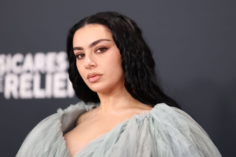 From Doechii to Chappell Roan, tonight's beauty looks pushed the boundaries of creativity. Scroll through all the best beauty looks from the 2025 Grammys.