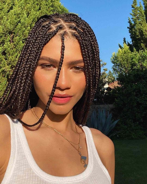 Whether you’re new to feed-in braids or rock them regularly, we’re here to share all the different ways you can wear them. From box braids and bun braids to Ghana braids and Fulani braids, we’ve got 25 stunning styles to inspire your next ‘do